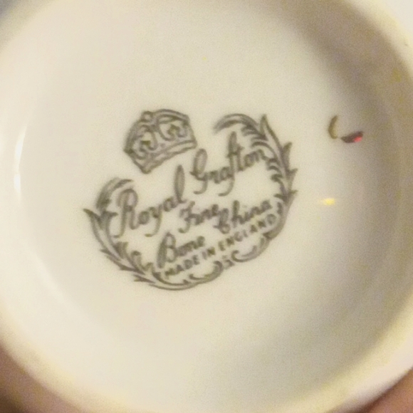 Antique Royal Grafton Cup&saucer footed gilded unique shape - Picture 7 of 7